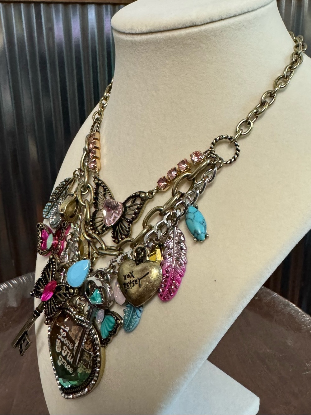 BETSEY JOHNSON Multi-Layer Butterflies Keys Heart Pendant Charm Necklace - Picture 8 of 10